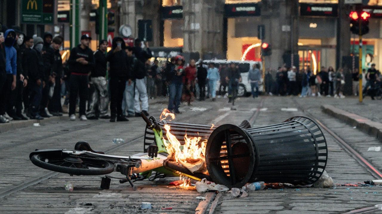 Giovanissimi e sconosciuti i violenti di Milano, Viminale spiazzato. Indagine sul tam tam social