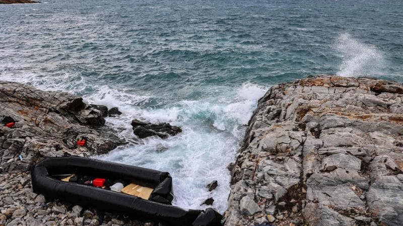 Migranti, due naufragi nell'Egeo: 12 morti, tra cui un neonato