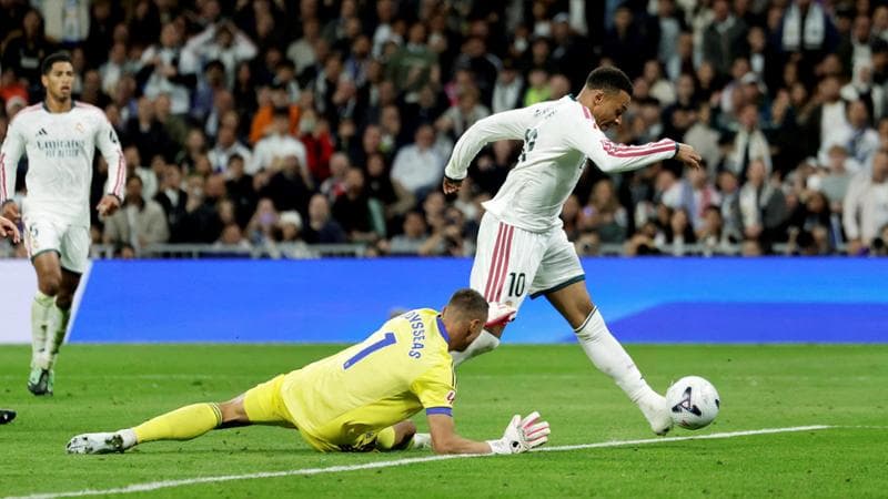 Il primo gol di Mbappé al Siviglia