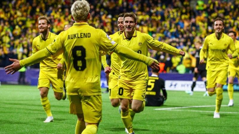 L'esultanza dei giocatori del Bodo nella partita vinta con il Borussia Dortmund