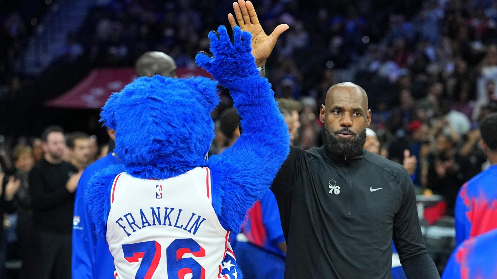 LeBron James fino alla fine: pendolare in elicottero, gioca con il tramonto