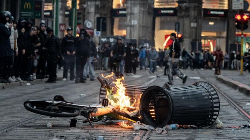 Milano, 18 ottobre: un momento della guerriglia urbana