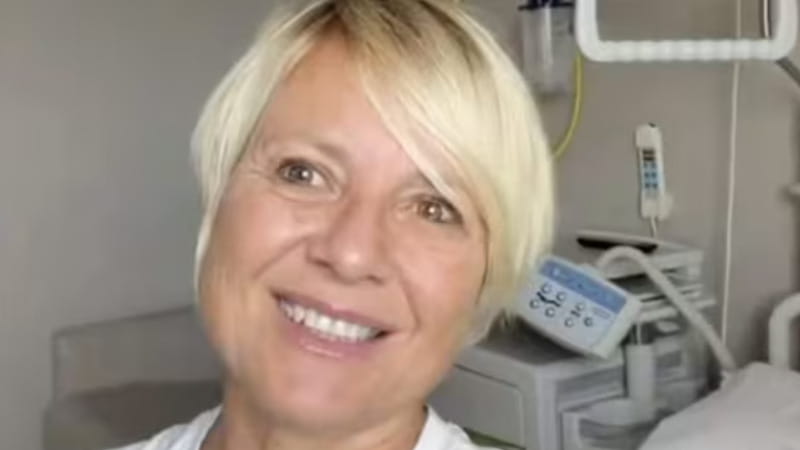 Antonella Elia dopo l’intervento: “Tutto a posto, era un tumore borderline”