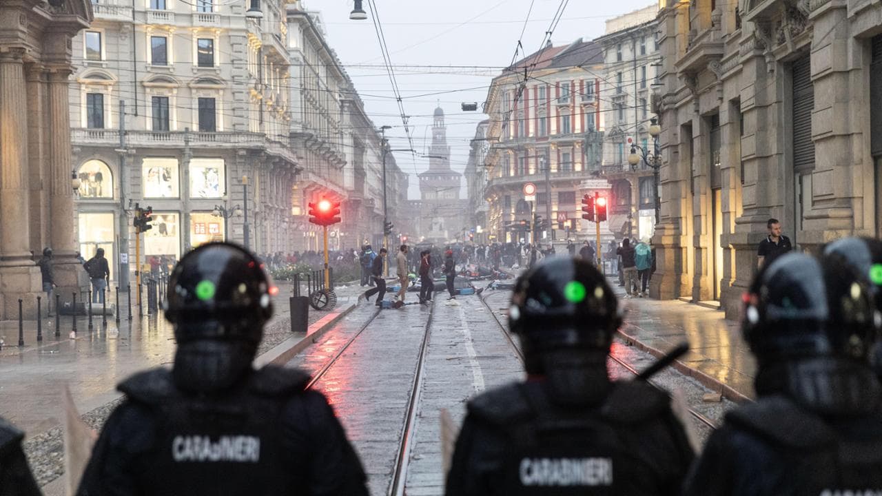 Mattarella difende i compiti della polizia. Stop alla svolta cilena