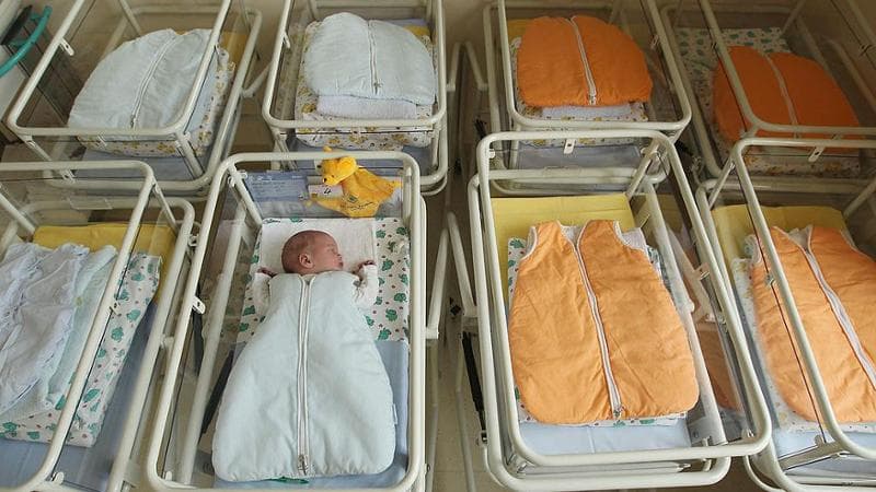 In Italia sempre più culle vuote, i dati Istat 2025: nati sei bambini ogni mille abitanti