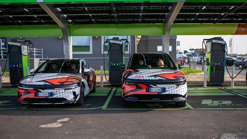 Zeekr, 4.158 km in 24 ore sul Gra di Roma: ecco quanto costa viaggiare in elettrico con 7X e 7GT