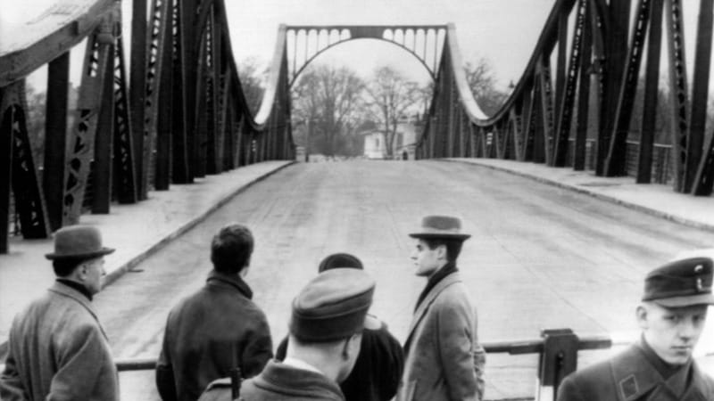 Dal ponte delle spie a Stephen Hubbard: la politica degli scambi tra Russia e Usa