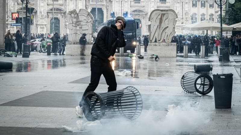 Milano, 18 ottobre: scontri in piazza del Duomo
