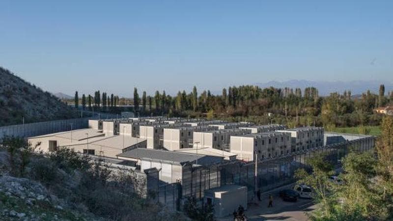 Un’inchiesta sugli hub per migranti in Albania vince il premio Caruana Galizia del Parlamento europeo