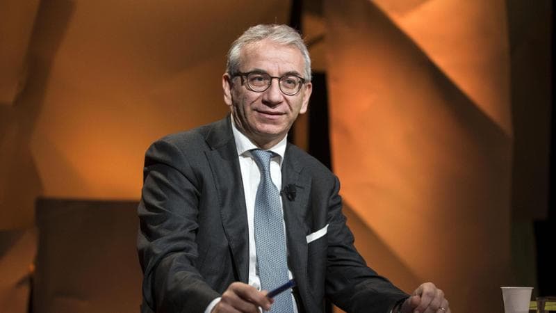 Truffa su Facebook ai danni di Nicastro: il banchiere clonato propone investimenti