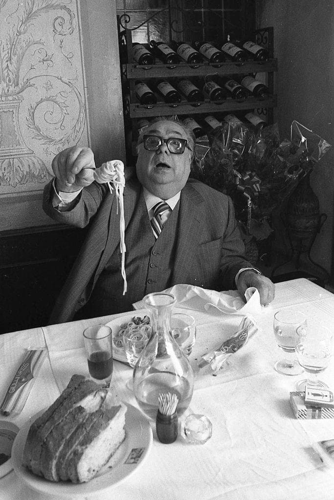 Actor Aldo Fabrizi eating spaghetti at a restaurant in Rome, 1975