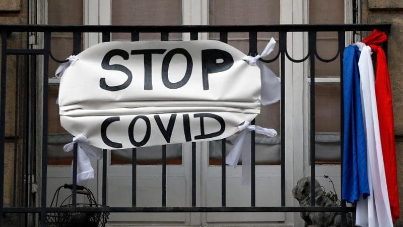 A banner in support of caregivers and medical workers in Paris, France (2020)