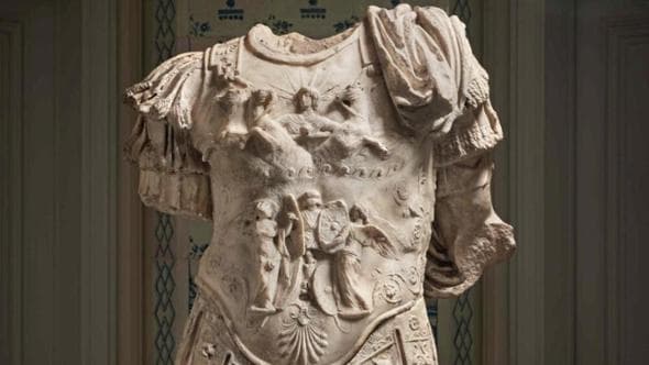 Un busto imperiale, forse di Augusto, fa scintille all’asta: è record per l’arte romana