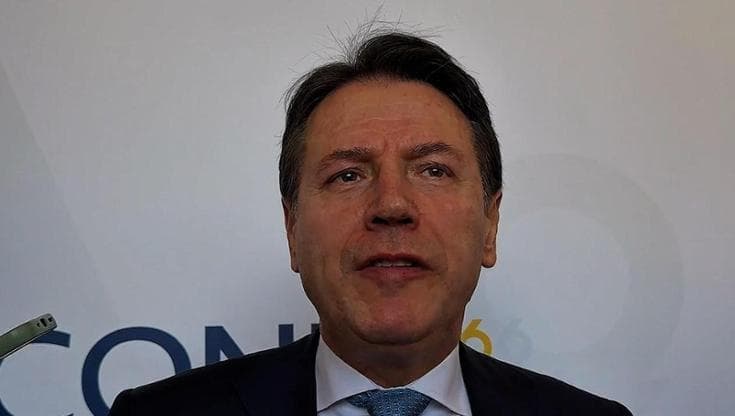 Caro carburanti, Conte: "Il Paese si sta arrestando, il governo deve andare a casa"