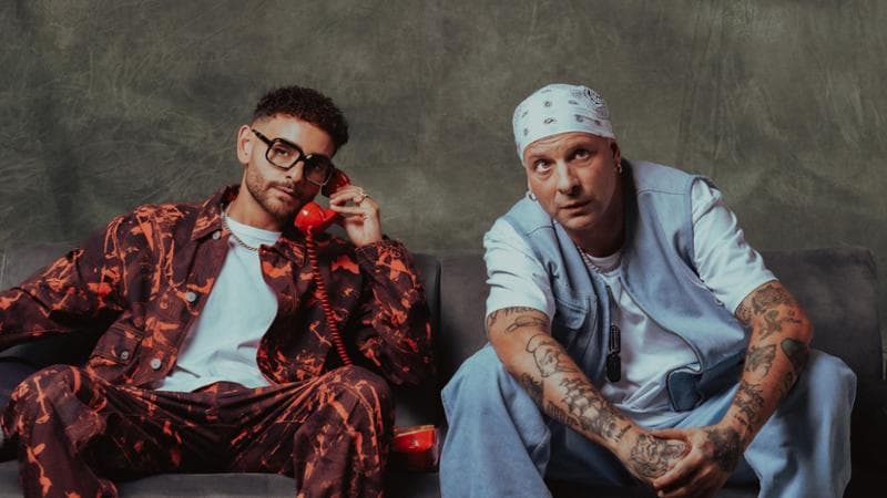 Clementino e Rocco Hunt uniti dal rap: “E’ umiltà e lavoro, non violenza”