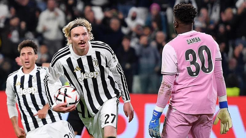 Woltemade esulta dopo il gol del 2 a 2