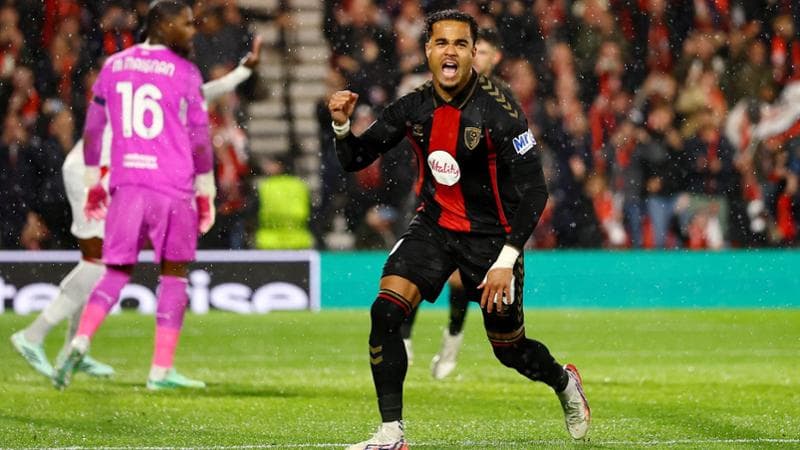 Kluivert esulta dopo il gol
