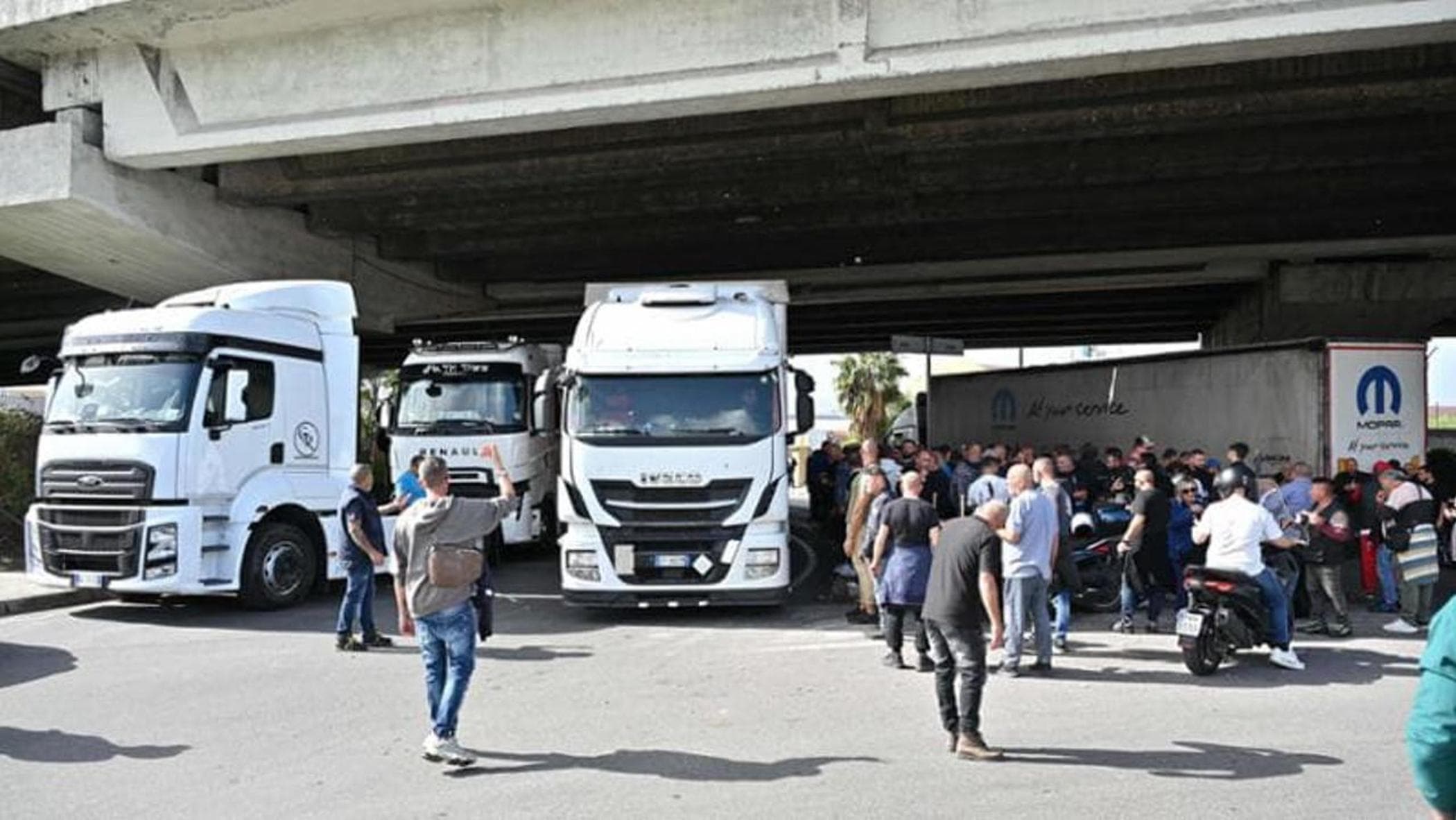 proteste tir rimossi i blocchi in campania una settimana per tornare alla normalit224 da Repubblica.it proteste tir rimossi i blocchi in campania una settimana per tornare alla normalit224