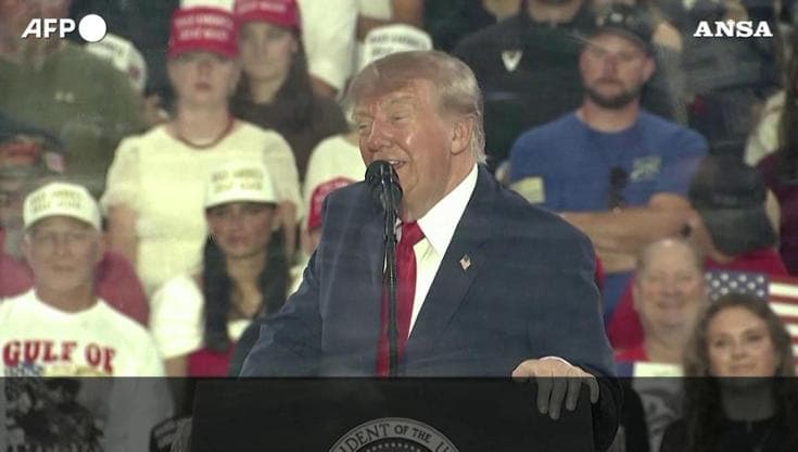 Usa, Trump attacca LeBron James: "Ha mancato di rispetto all'inno nazionale, è una vergogna"