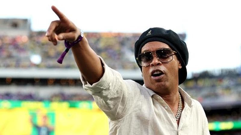 Ronaldinho in campo con il Ravenna il 15 novembre nel derby contro il Forlì