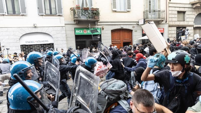 Piazze blindate, la sfida dei ribelli: “Ne sceglieremo altre a sorpresa”