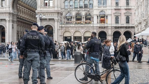 Comunicazioni criptate e depistaggi, 

la protesta adotta la modalità rave
