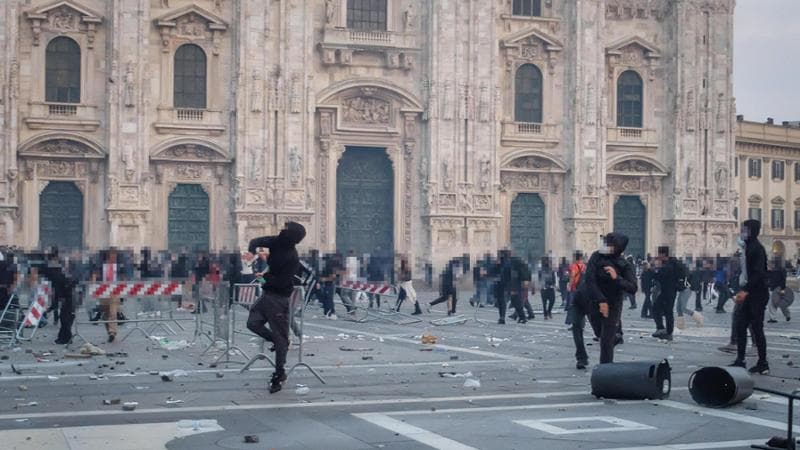 Milano, 17 ottobre: scontri in piazza del Duomo