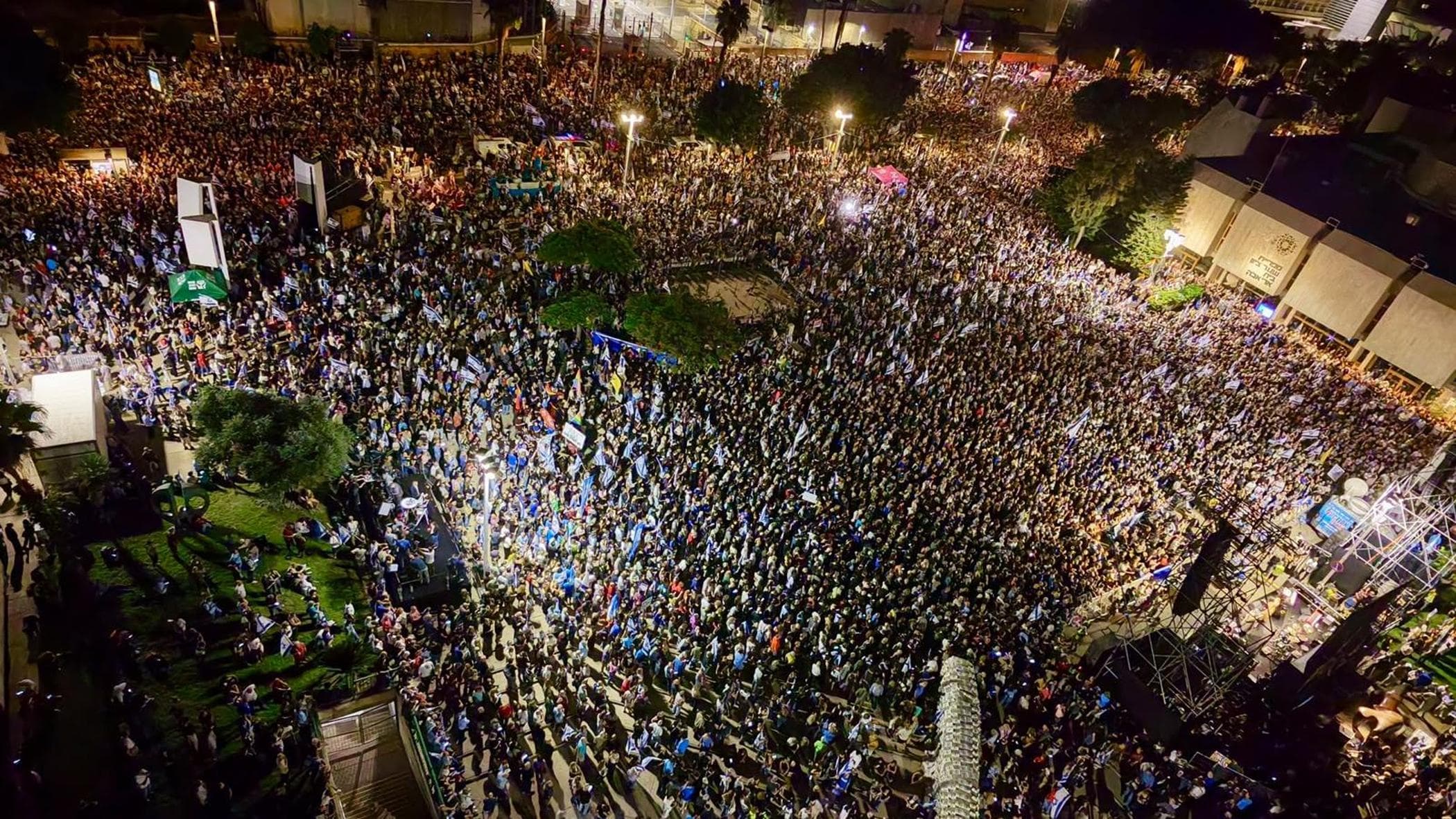 Miles de personas se movilizaron en Tel Aviv contra Netanyahu antes de las elecciones