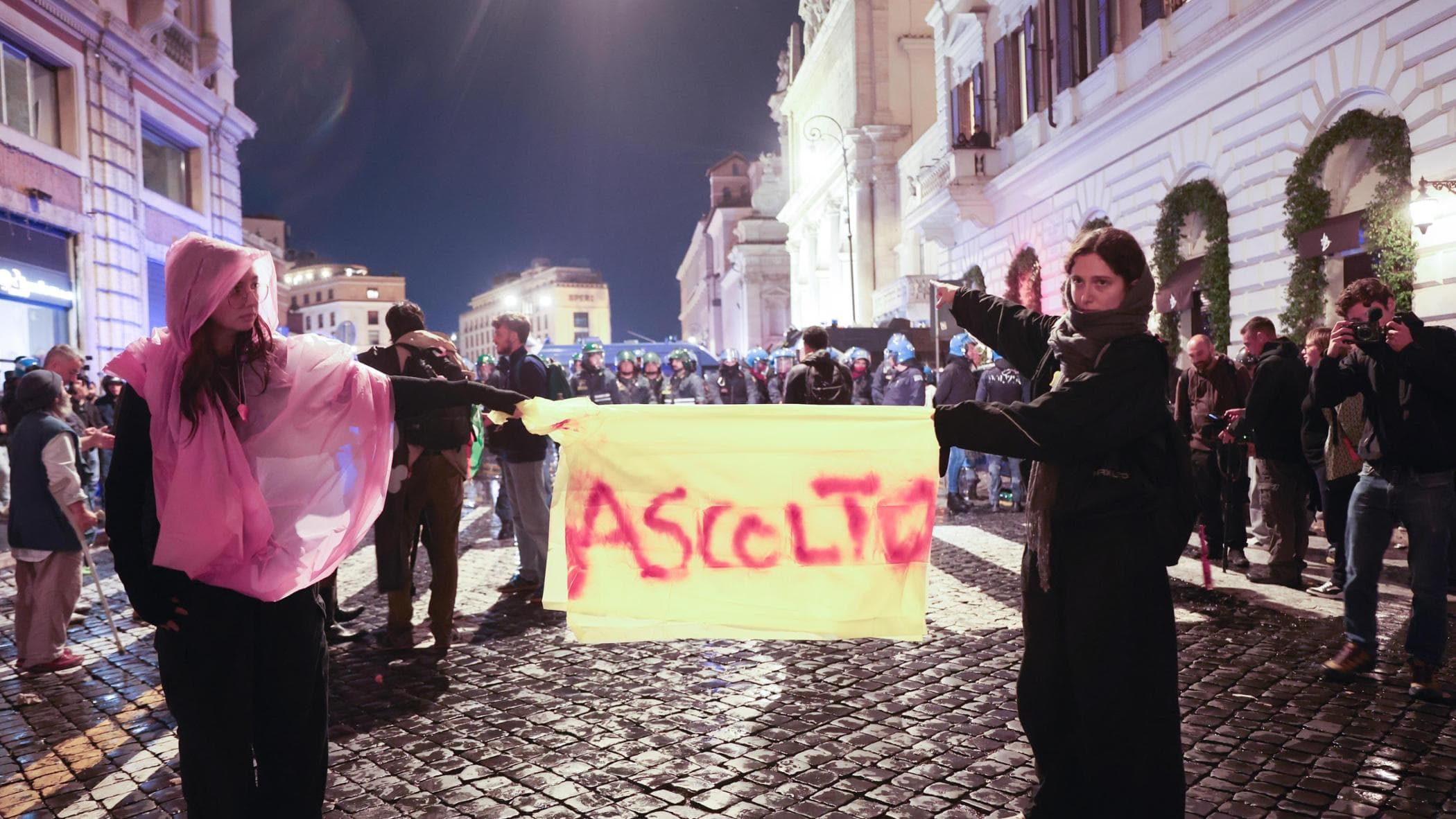 le nostre vite sospese tra vera collera e allarmi fantasma da Repubblica.it le nostre vite sospese tra vera collera e allarmi fantasma