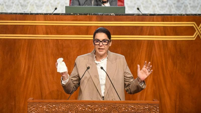 La premier marocchina sfida il partito islamico: “Sono la signora premier, dovete farci l’abitudine”