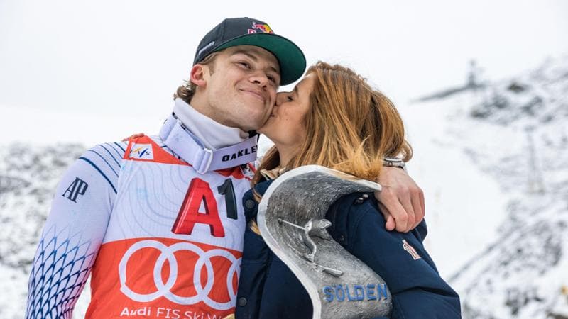 Pinheiro vince a Sölden e balla sul ghiacciaio: la Coppa del mondo si è aperta a ritmo di samba