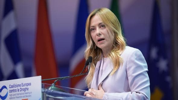 Meloni chiama Salvini sullo stop agli aiuti: “Così mi metti in difficoltà”. Le mosse per le urne a giugno