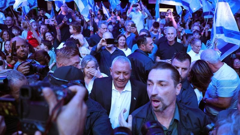 Eisenkot avanti nei sondaggi, “possibile governo di minoranza”. Ma gli alleati non sono convinti