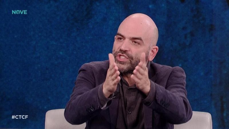 Saviano: "Borse di lusso e catene d'oro? Il rap racconta la realtà, non ti dice come è giusto che sia"