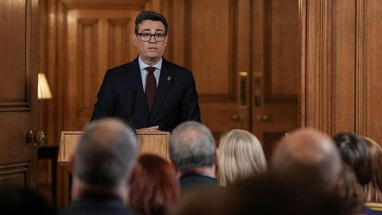 Brexit, Burnham: “Voglio che il Regno Unito torni nella Ue prima che muoia”. Euroscettici nel panico
