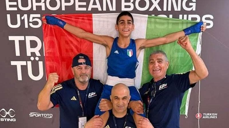 El Moety portato in trionfo anche da Patrizio Oliva