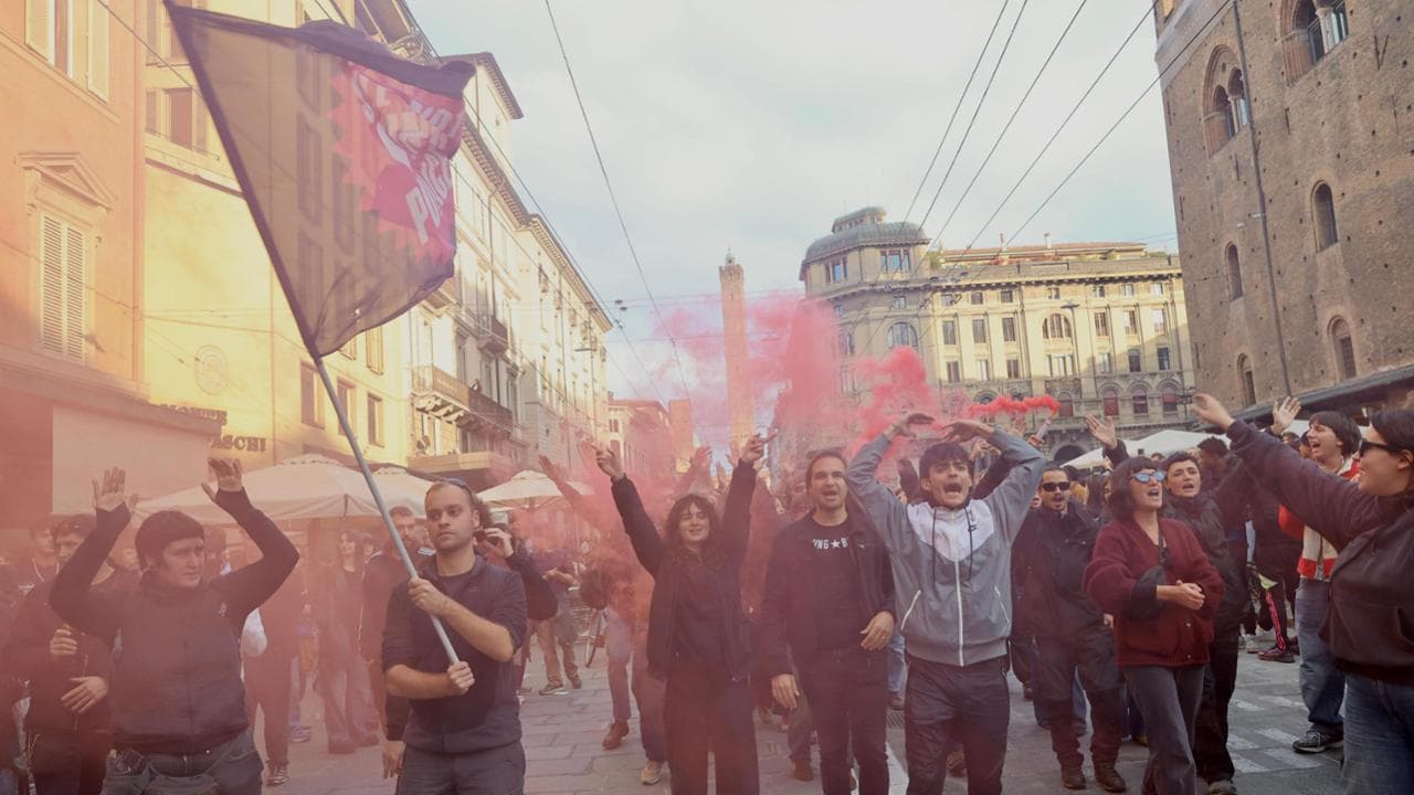 La protesta dei ragazzi non si ferma: “Il 30 ottobre scenderemo in piazza più furiosi”