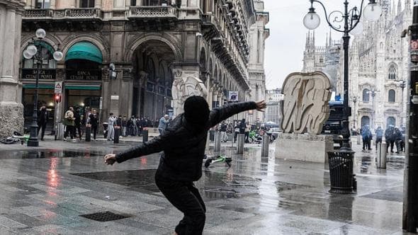 Mantovano: “Molti giovani prima di darsi alle devastazioni assumono droghe”