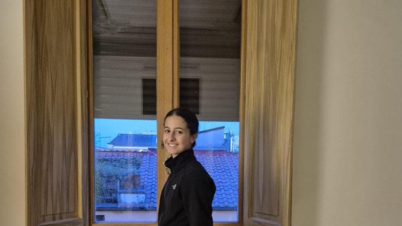 “Io, bloccata per ore della polizia, ho scoperto il reato della felpa nera”