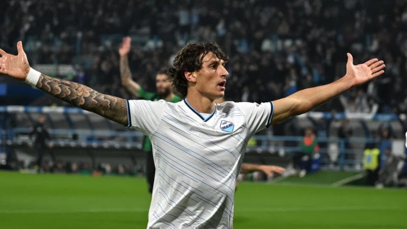 Romano Floriani esulta dopo il gol