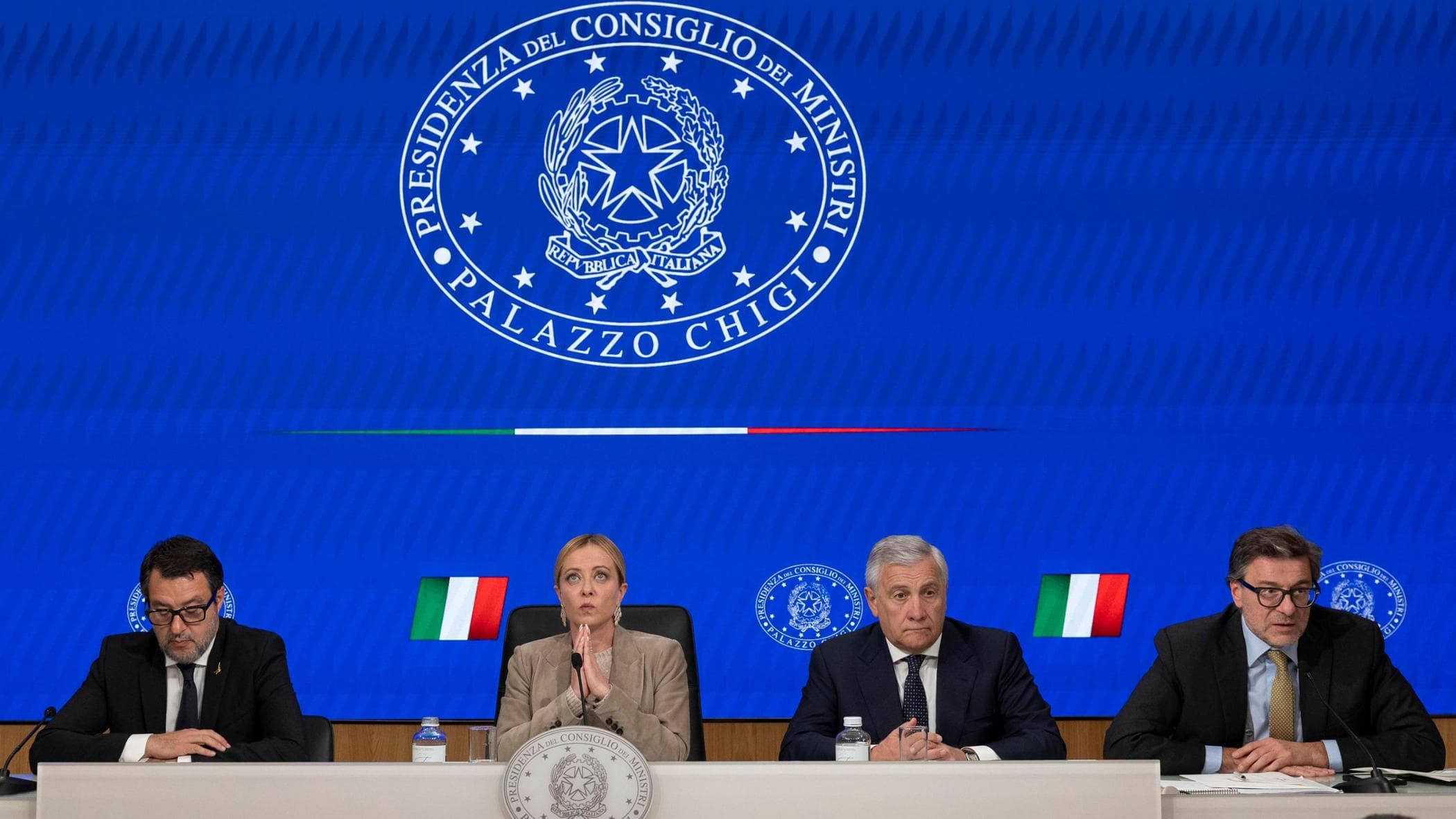 manovra 232 corsa alla flat tax mini prelievi per giovani partite iva e tredicesime da Repubblica.it manovra 232 corsa alla flat tax mini prelievi per giovani partite iva e tredicesime