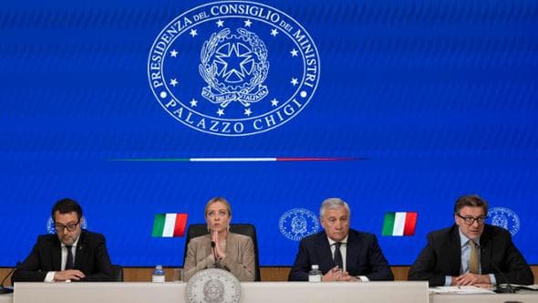 Manovra, è corsa alla flat tax. Mini prelievi per giovani, partite Iva e tredicesime