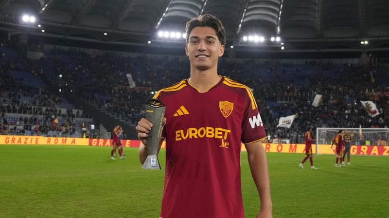 Lulli con il premio di miglior giocatore della partita