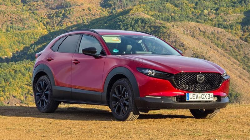 Mazda CX-30, il crossover compatto supera la prova delle strade albanesi
