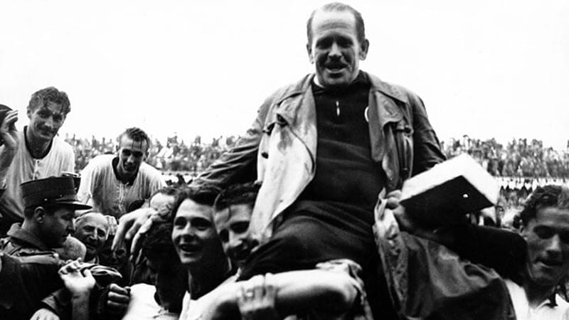Sepp Herbergerdopo la vittoria ai Mondiali del 1954
