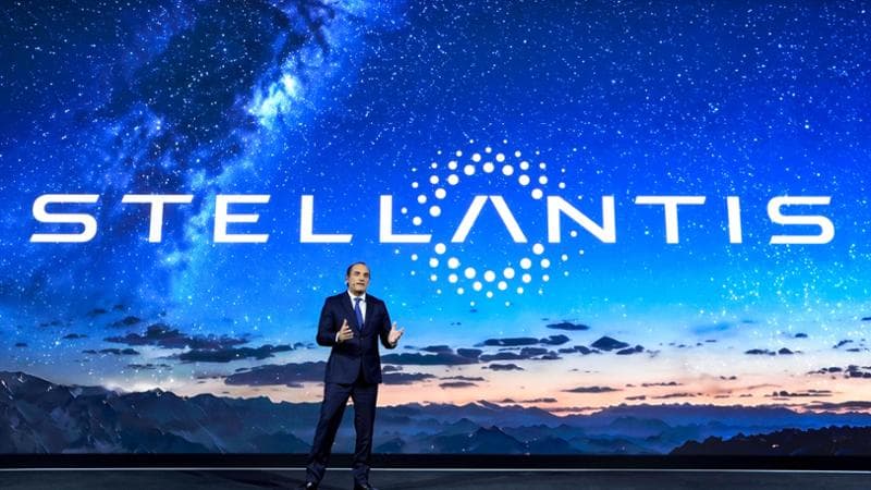 Stellantis, ricavi in crescita nel terzo trimestre. Le perdite scendono, ma pesa ancora la cassa