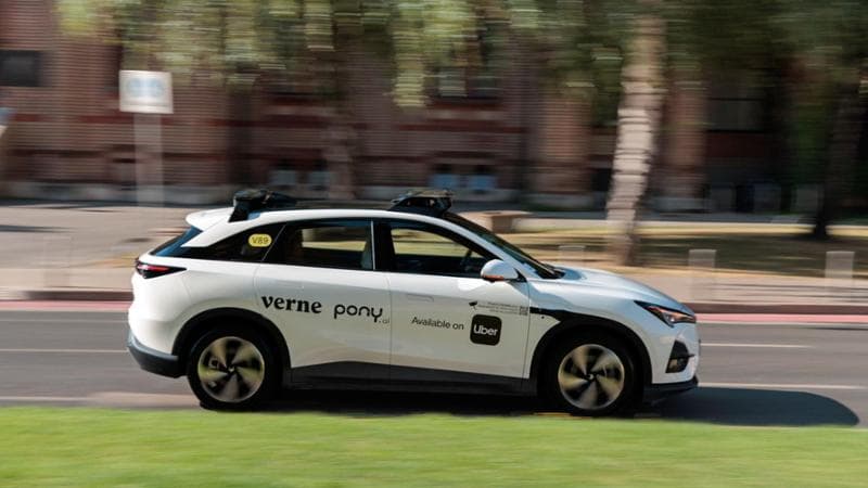 A spasso con il Robotaxi: ecco cosa si prova a girare a bordo di un’auto senza conducente