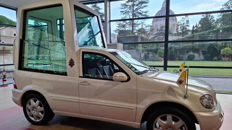 Da Pio XI a Leone, cent’anni di papamobile: la mostra ai Musei vaticani