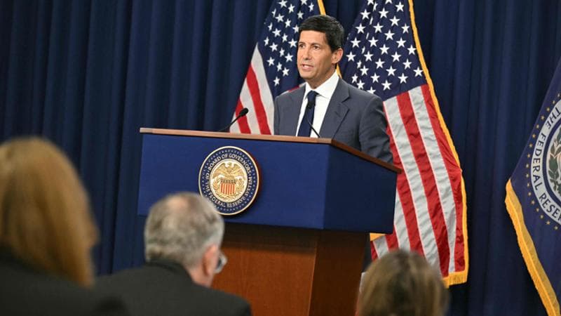Il presidente della Fed, Kevin Warsh, durante la conferenza stampa a Washington