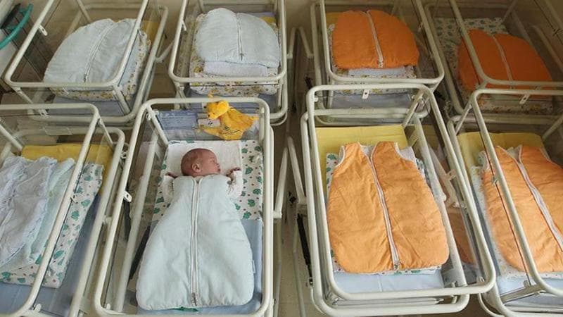 Manovra, dai 100 euro per i bebè alla carta per le spese sanitarie degli anziani: tutte le misure